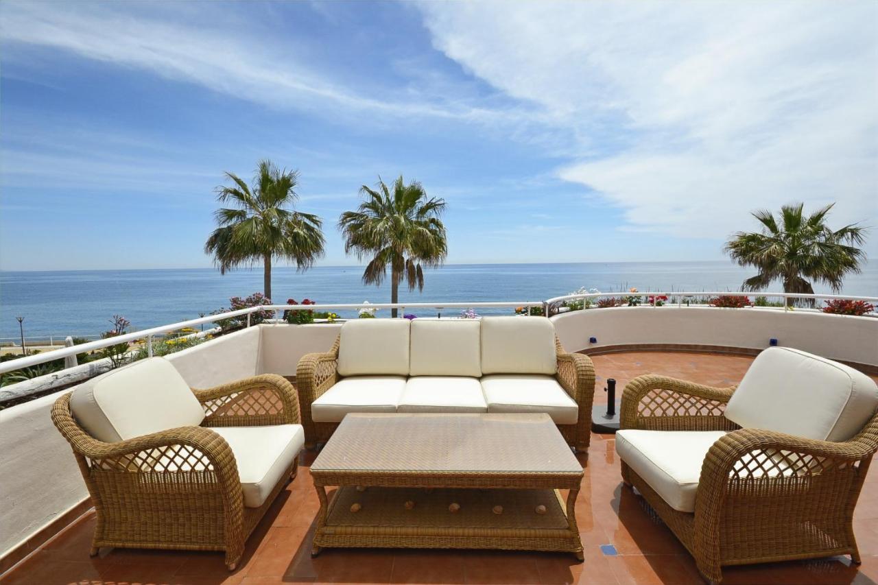 B&B Estepona - Stunning unobstructed 180 degree sea view apartment with 100 square meters terrace - Costa del Sol - Estepona - Bed and Breakfast Estepona