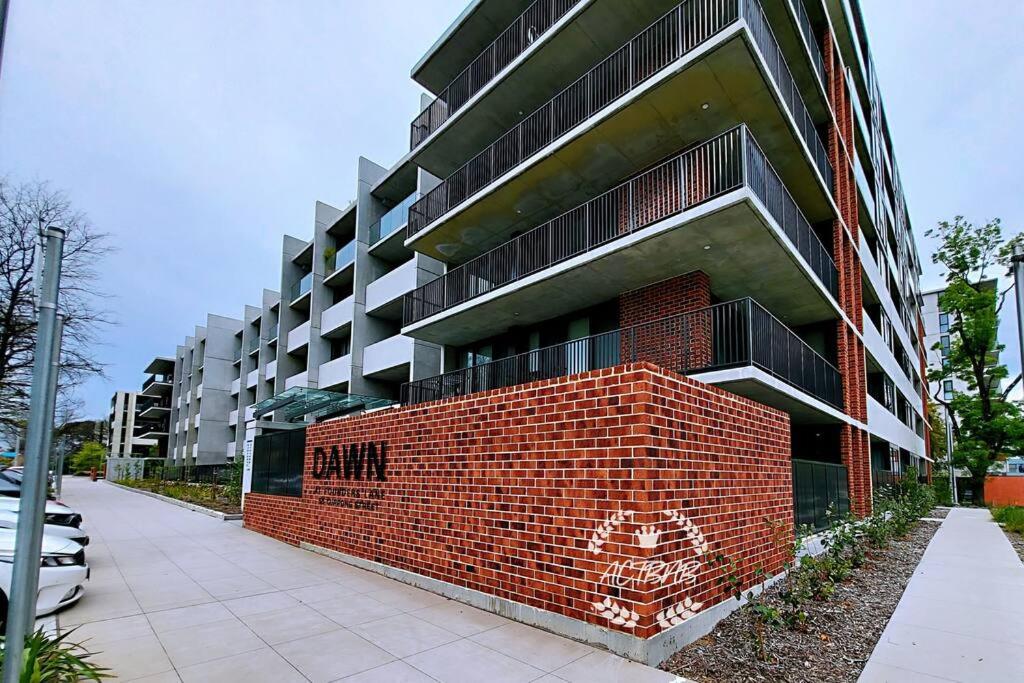 B&B Canberra - Modern new 1-bedroom apartment in Canberra City - Bed and Breakfast Canberra