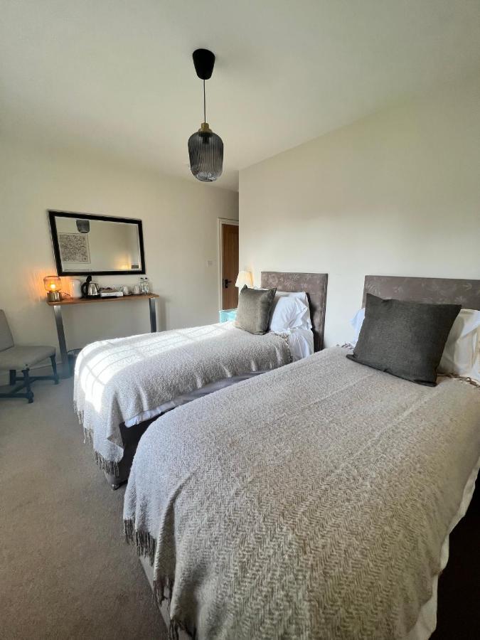 Twin Room with Shower