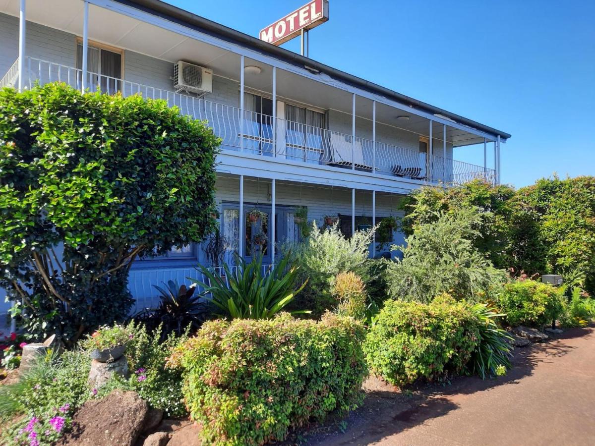 B&B Toowoomba - Flying Spur Motel - Bed and Breakfast Toowoomba