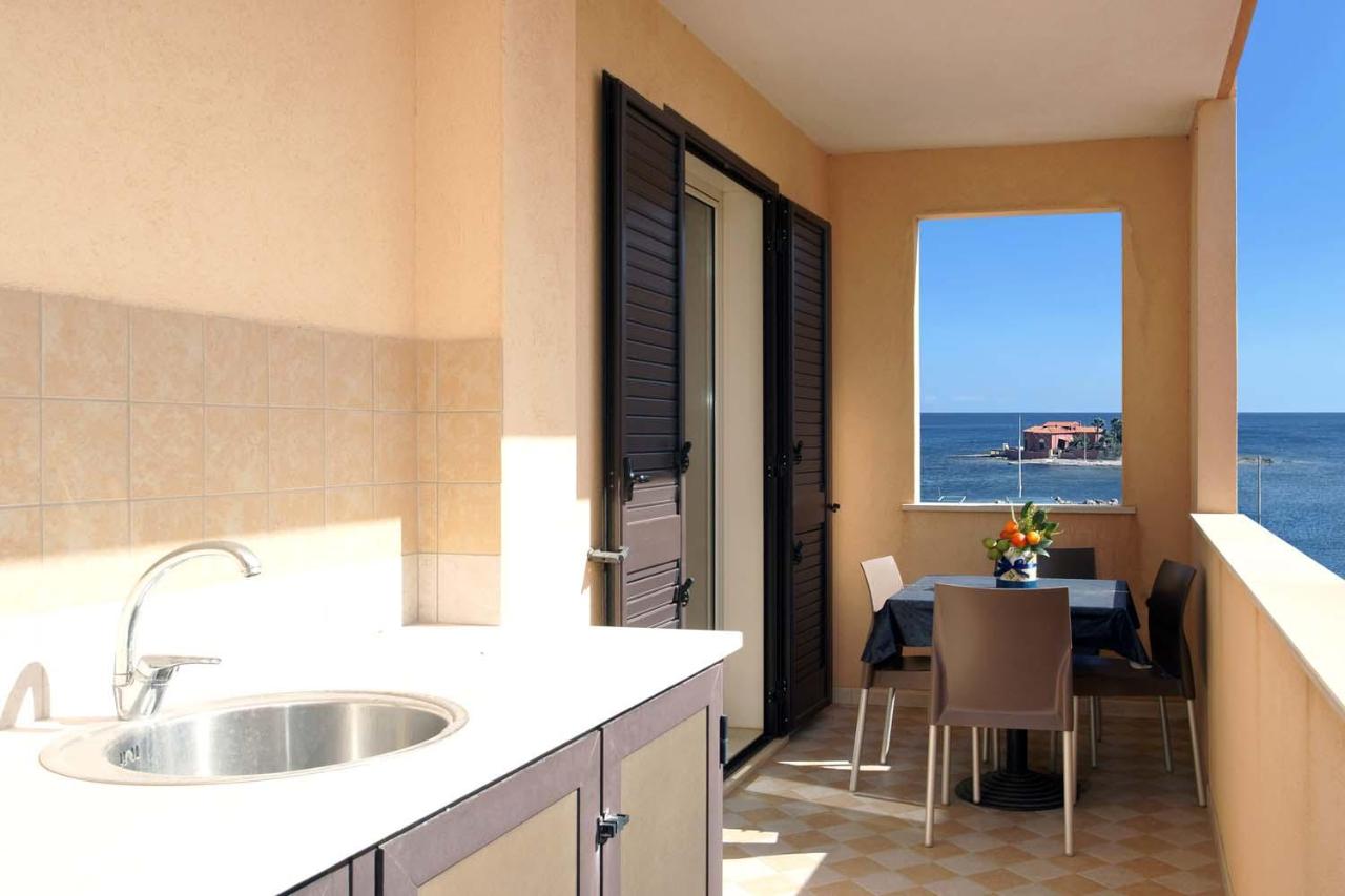CASA LUCA Appartamento al centro di Marzamemi vista mare con parcheggio privato - Chambres d'hôtes Marzamemi