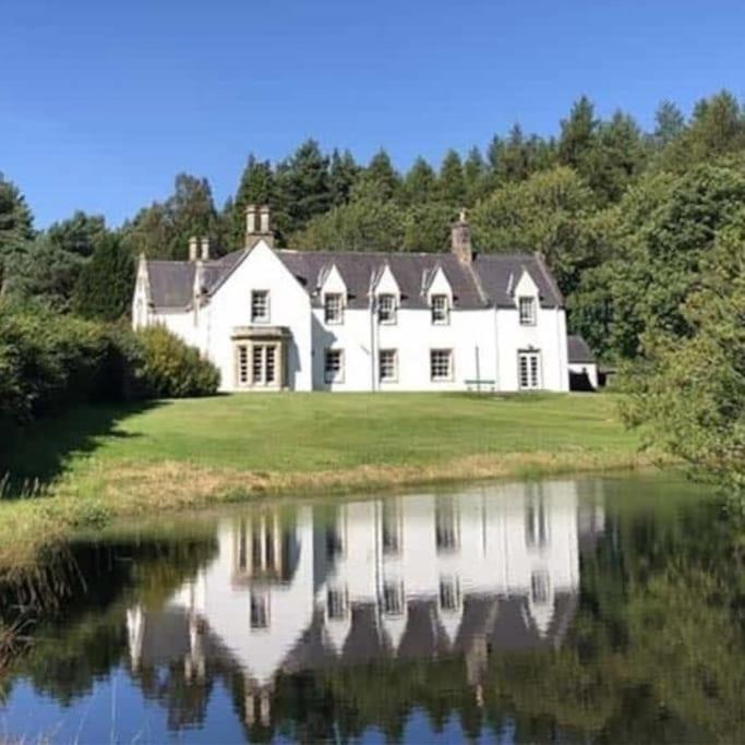 B&B Fochabers - St Marys Farmhouse - Traditional Country Farmhouse with Open Fire - Bed and Breakfast Fochabers