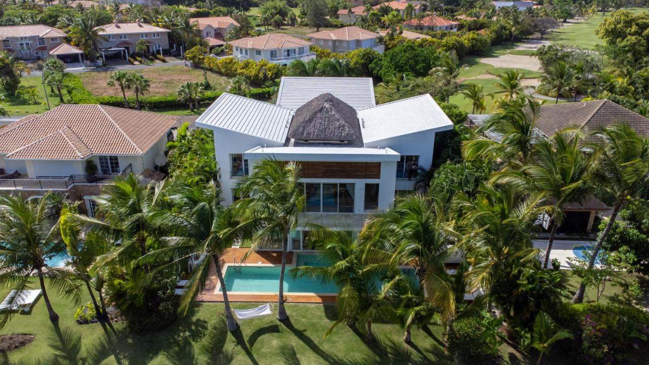 B&B Punta Cana - Luxury Villa Waterfall with Private Pool, BBQ & Maid - Bed and Breakfast Punta Cana