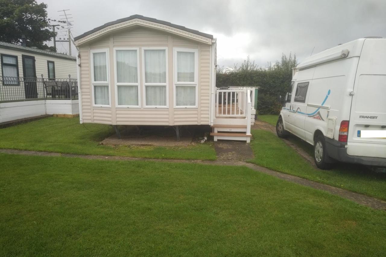 2 bedroom static caravan on quiet park near Caernarfon & Snowdonia - B&B