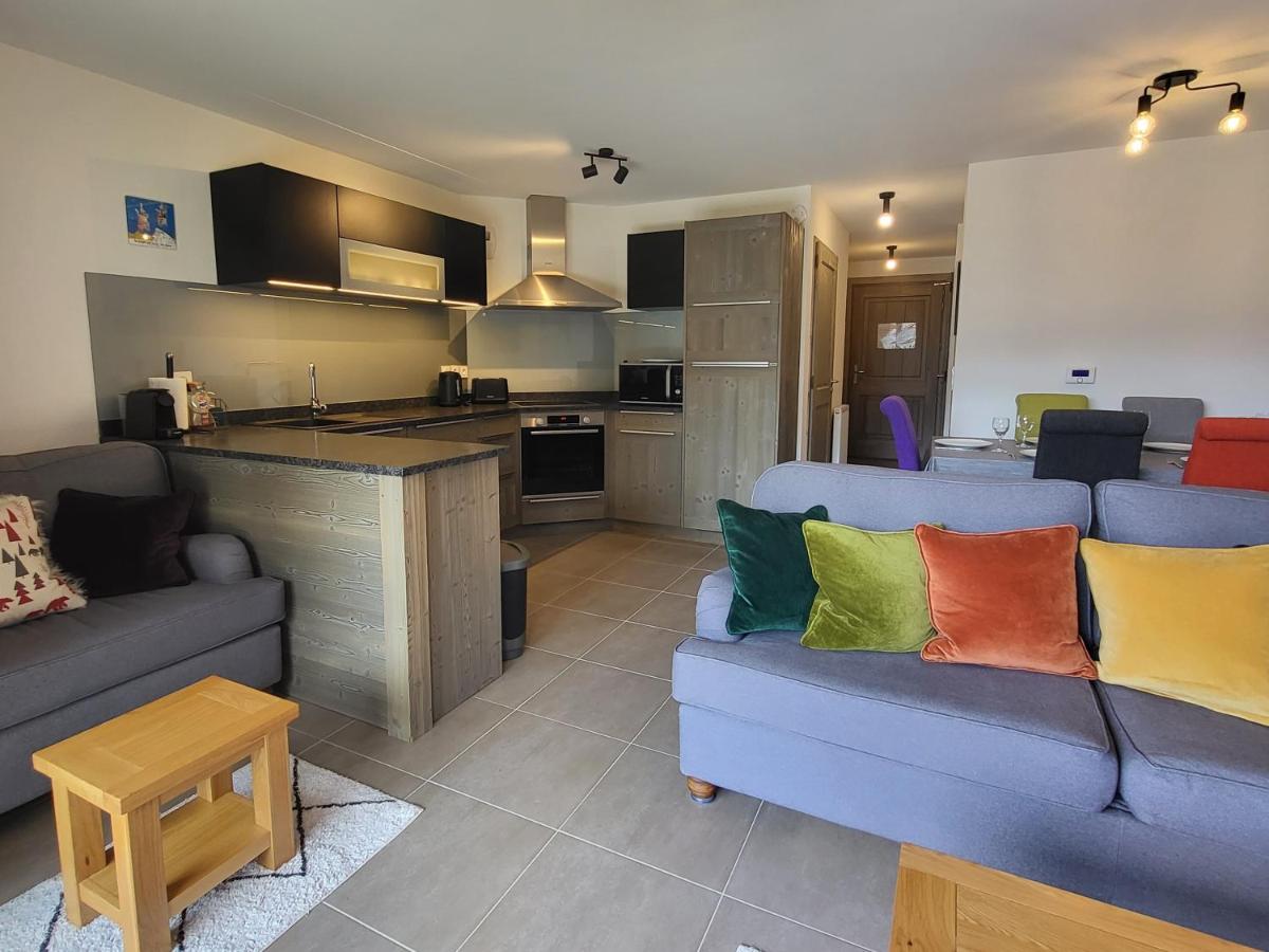 Plein Soleil 3 bedroom apartment with stunning mountain views - B&B Samoëns