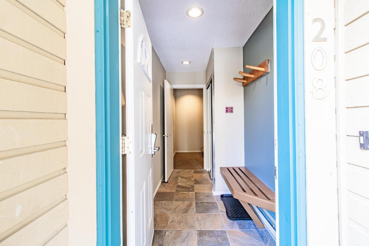 Townhome, 2 Bedrooms (Unit 208)