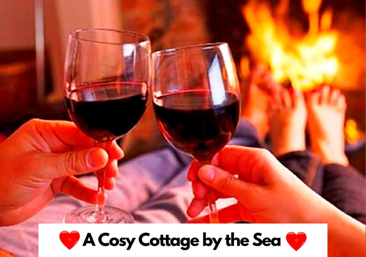 B&B Mablethorpe - Fisherman's Cottage - You'll fall in Love with this adorable Romantic Lakeside Cottage just a few steps from the Beach! Relax with a glass of wine & Snuggle up to the Cosy Log Burner & at the BEST Location in Mablethorpe! Pet Friendly! - Bed and Breakfast Mablethorpe