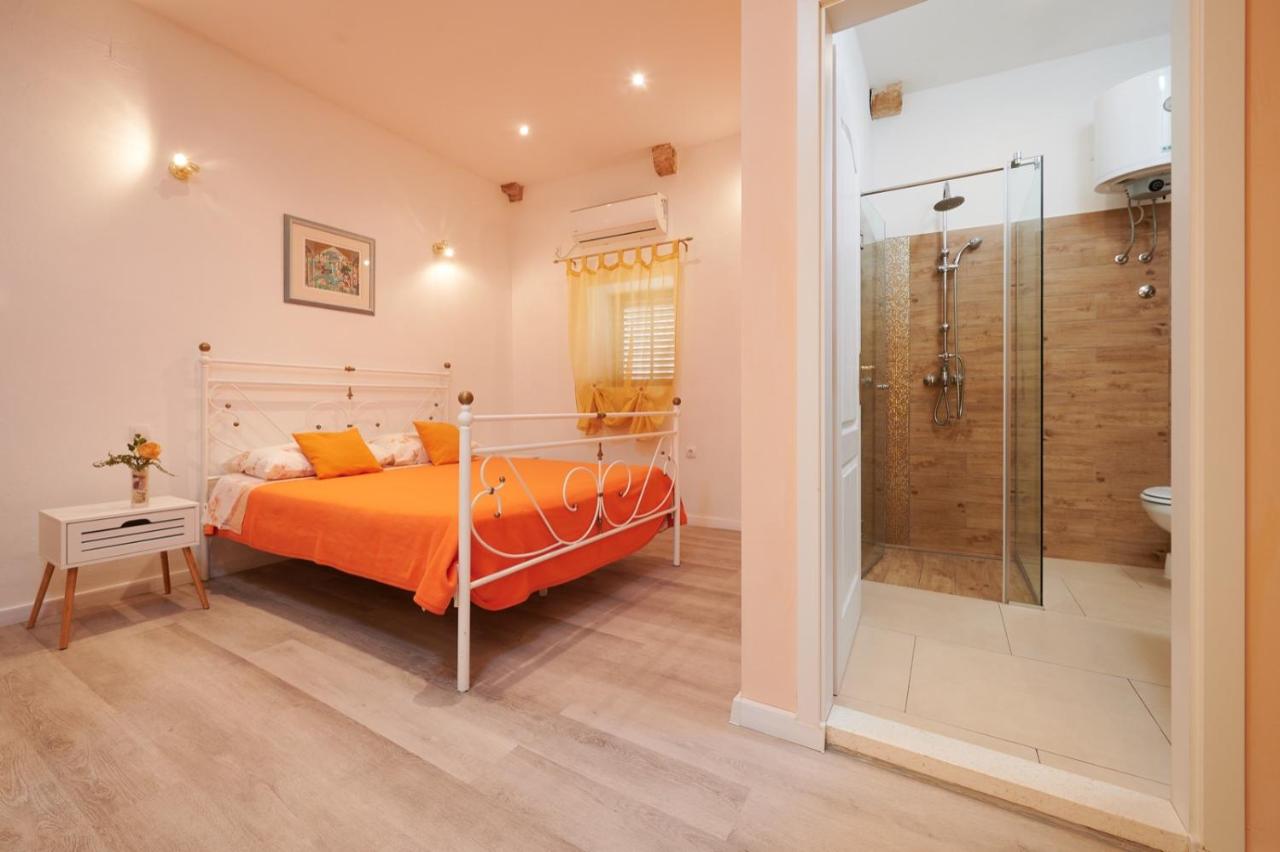 Studio Apartment with Queen Bed