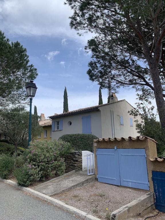 Les restanques maison des chênes vue mer 6 personnes - B&B