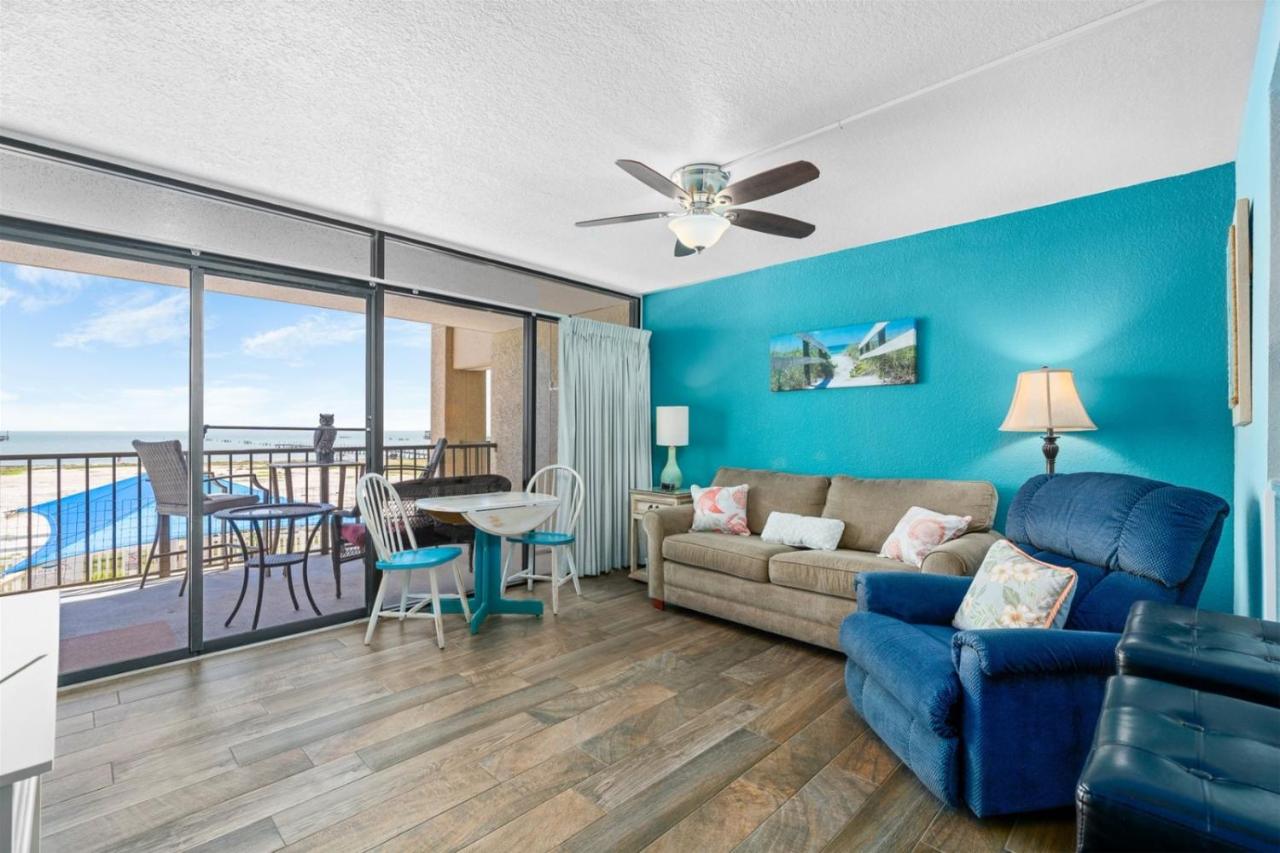 Laguna Reef #211 - Rod and Reel - B&B Rockport