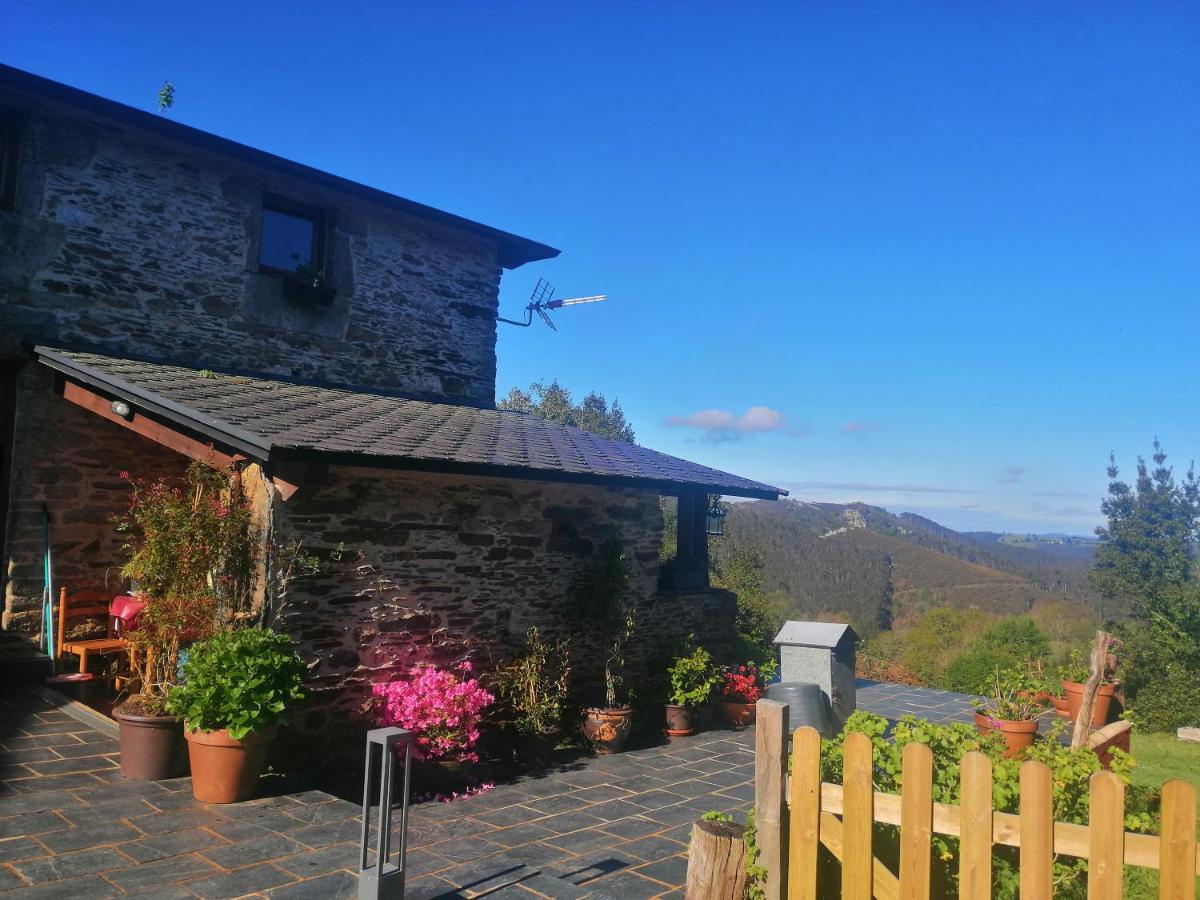 Casa de piedra en pequeña aldea de Ortigueira - Chambres d’hôtes