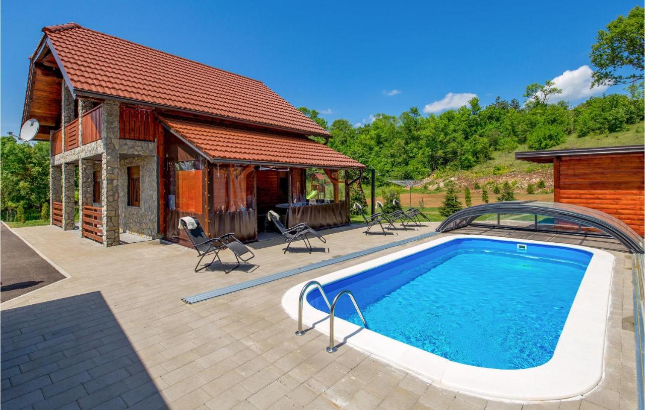 B&B Perušić - Cozy Home In Perusic With Jacuzzi - Bed and Breakfast Perušić