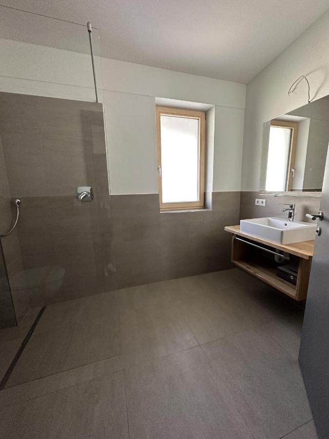 Appartement met 2 Slaapkamers en een Douche 

