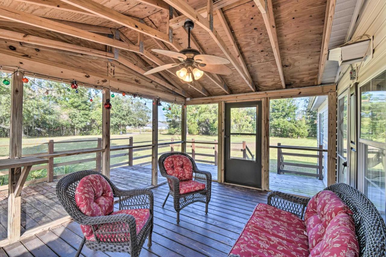 B&B Clay Landing - Palatka Hideaway with Fireplace and Private Porch - Bed and Breakfast Clay Landing