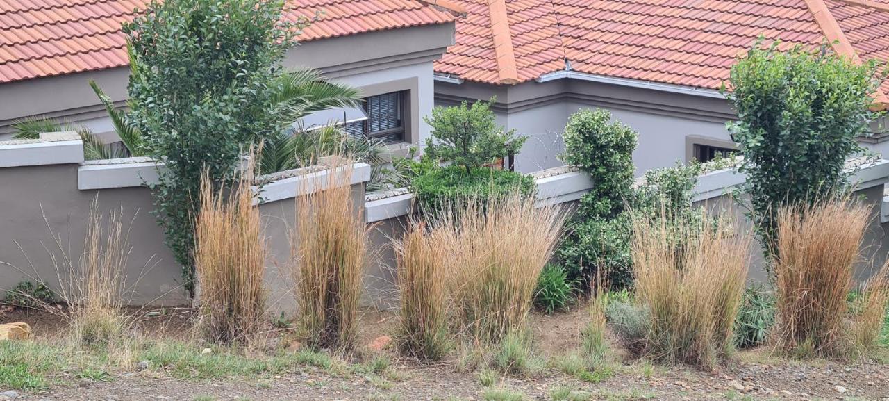 Three Stones Executive Apartments - B&B