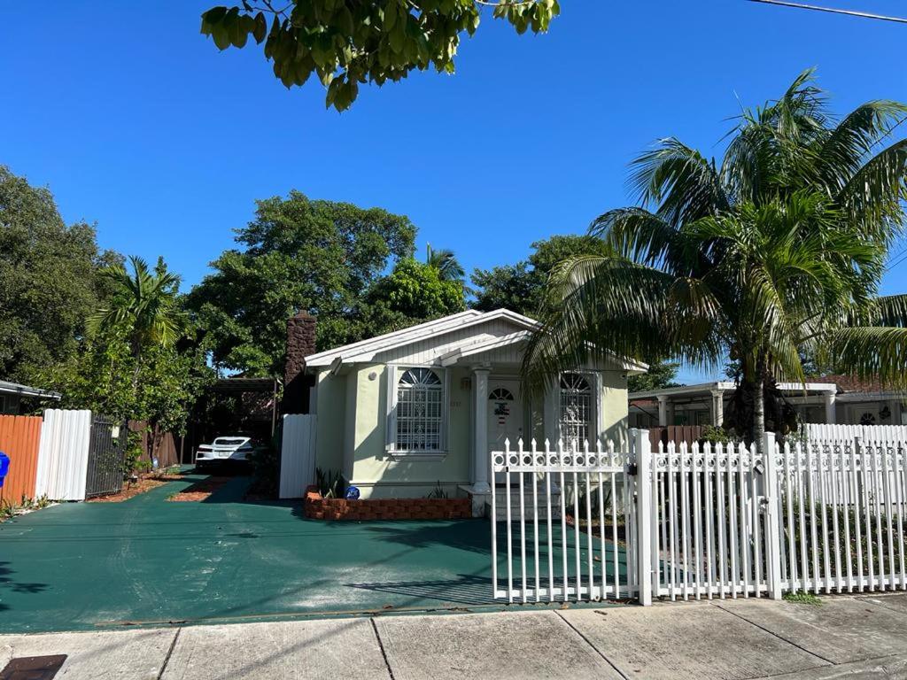 “La Casita” Beautiful home in the heart of Miami ! - Bed and Breakfast Miami