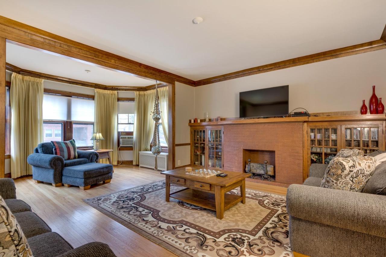 Lovely Near Loyola - Enjoy the Wonderful Outdoor Space and Sun Room - Room for the Whole Crew apts - Chambres d'hôtes Chicago