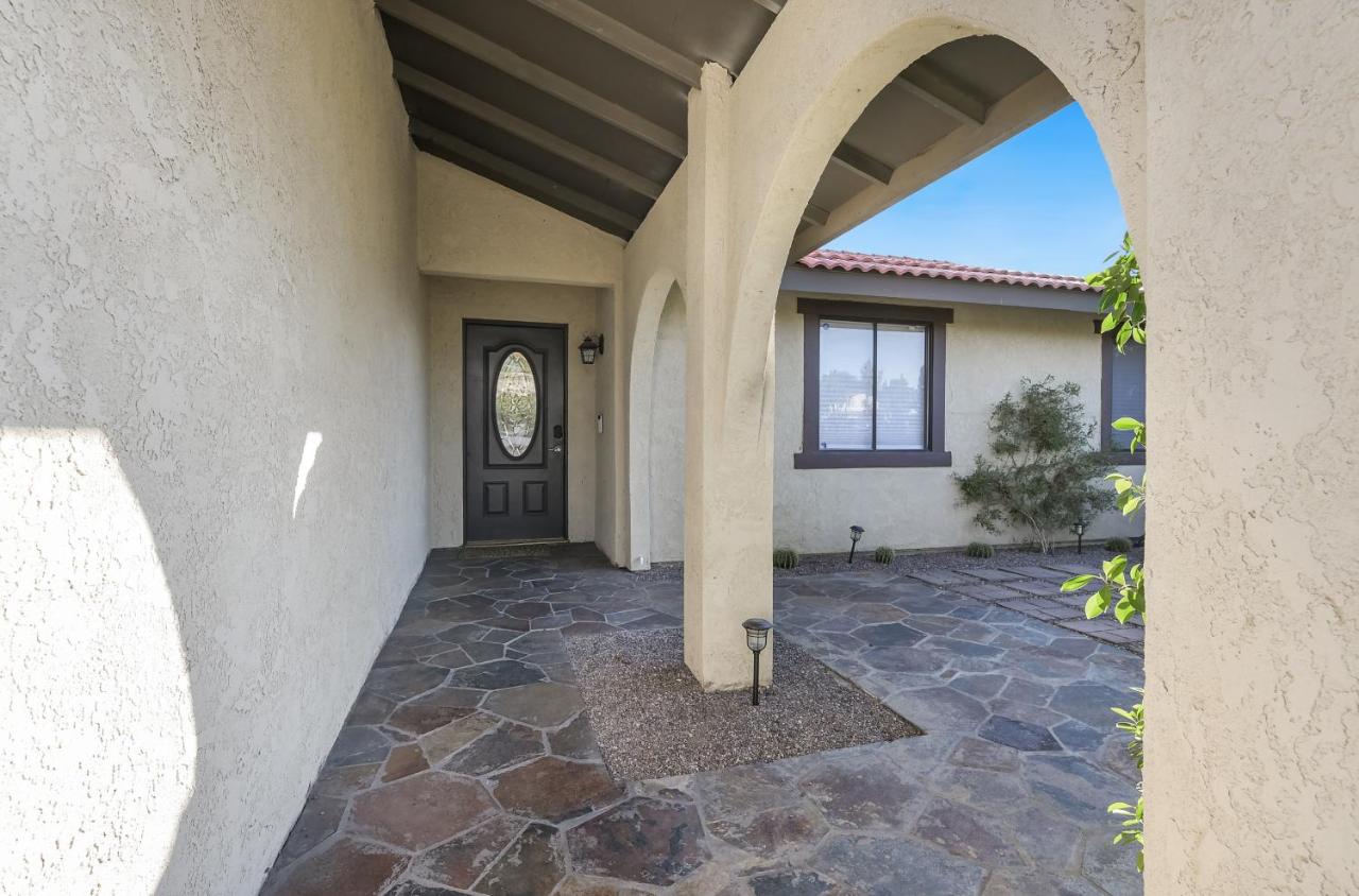 Cheerful villa with Pool, Spa, & Private Pickleball Court! - B&B Bermuda Dunes