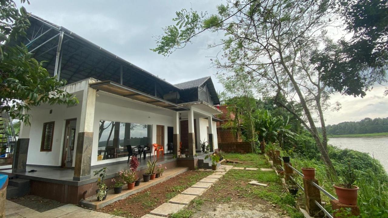 B&B Cannanore - Manjadi Serviced Villa - Bed and Breakfast Cannanore