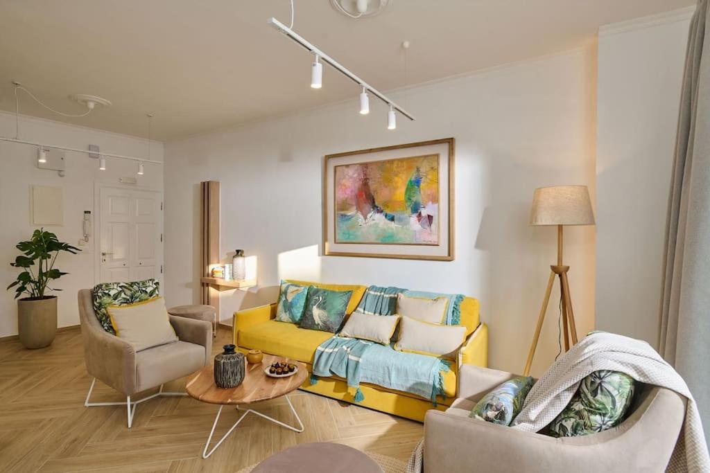 KaiZen Chania - New Central Apartment Just 350m Away With Private Jacuzzi and free parking! - Chambres d'hôtes La Canée