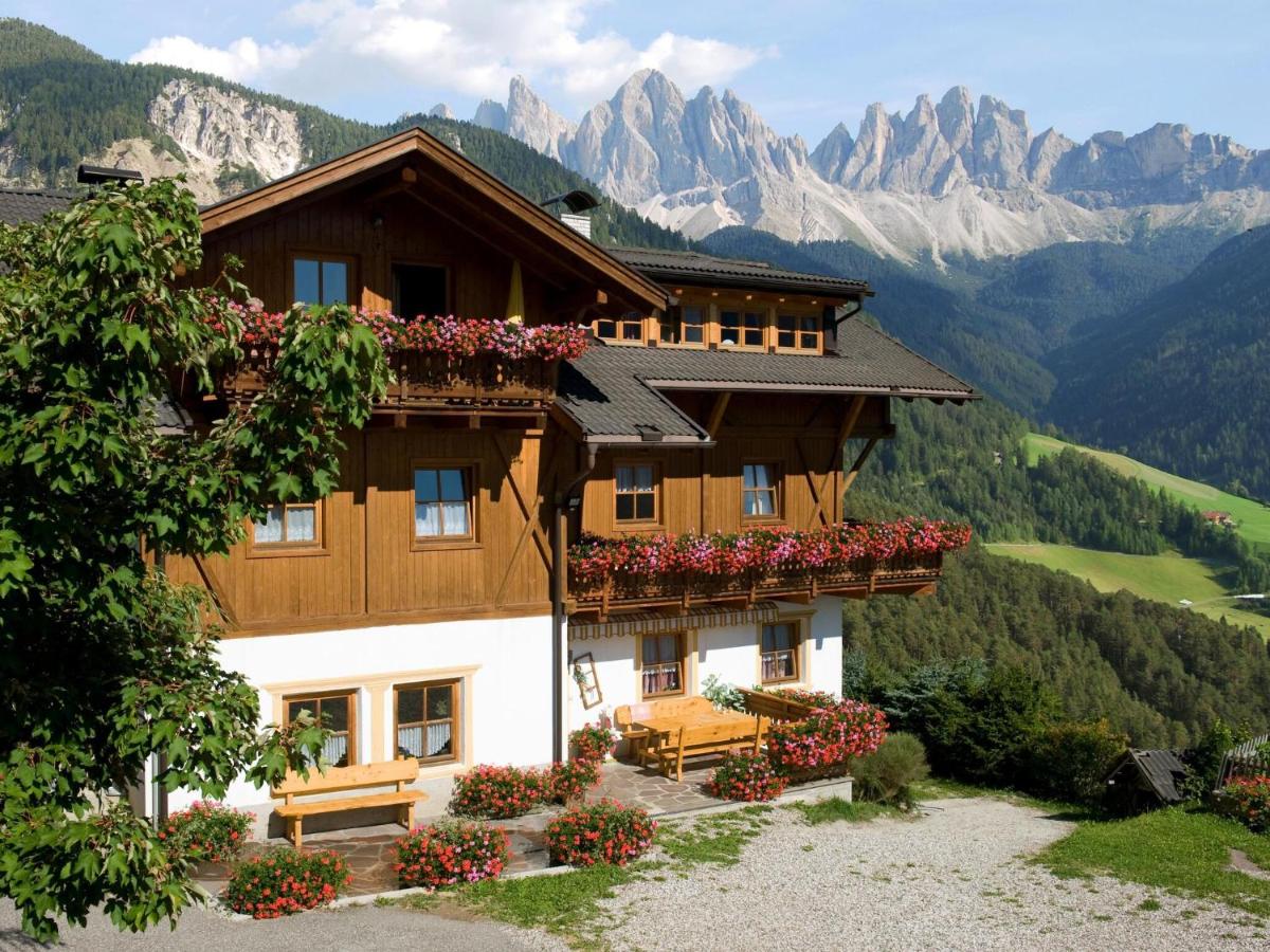 Chalet in Funes Valley with Dolomites Views - B&B Funes