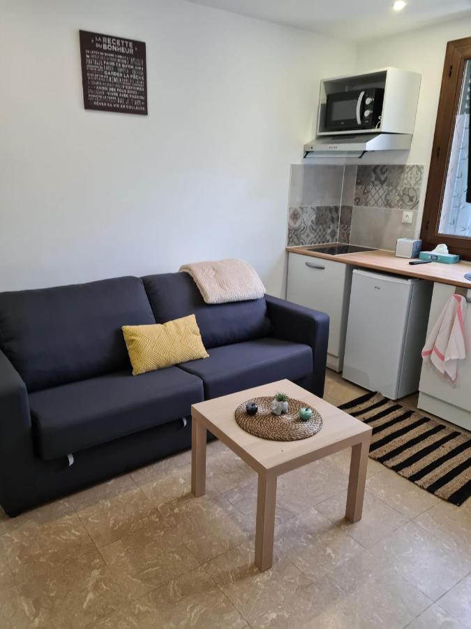 Studio bien équipé et indépendant avec véranda commune - B&B Neuilly-sur-Marne