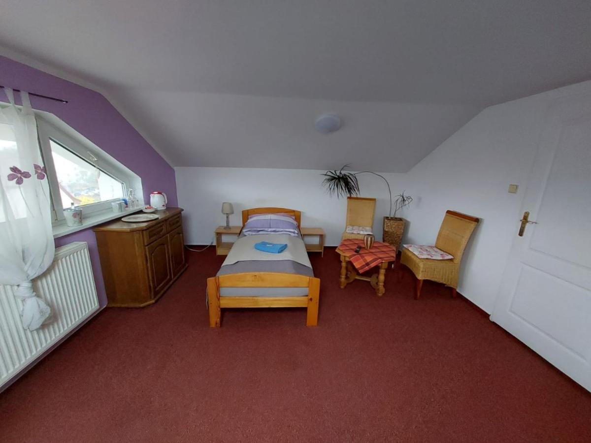 Zweibettzimmer mit Gemeinschaftsbad