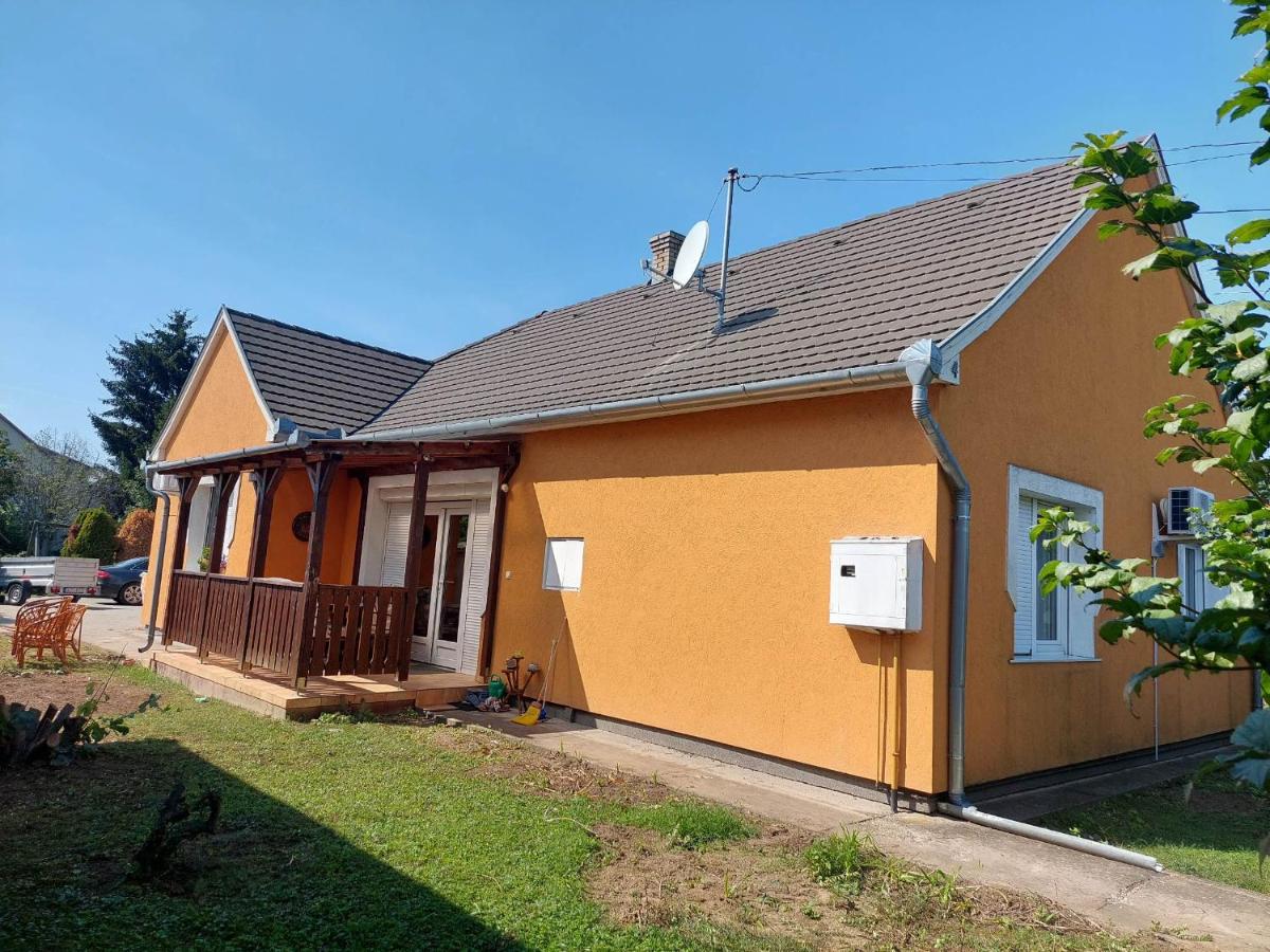 schönes Ferienhaus mit grossem Pool 4 km zum Balaton - Ferienwohnung Balatonszentgyörgy