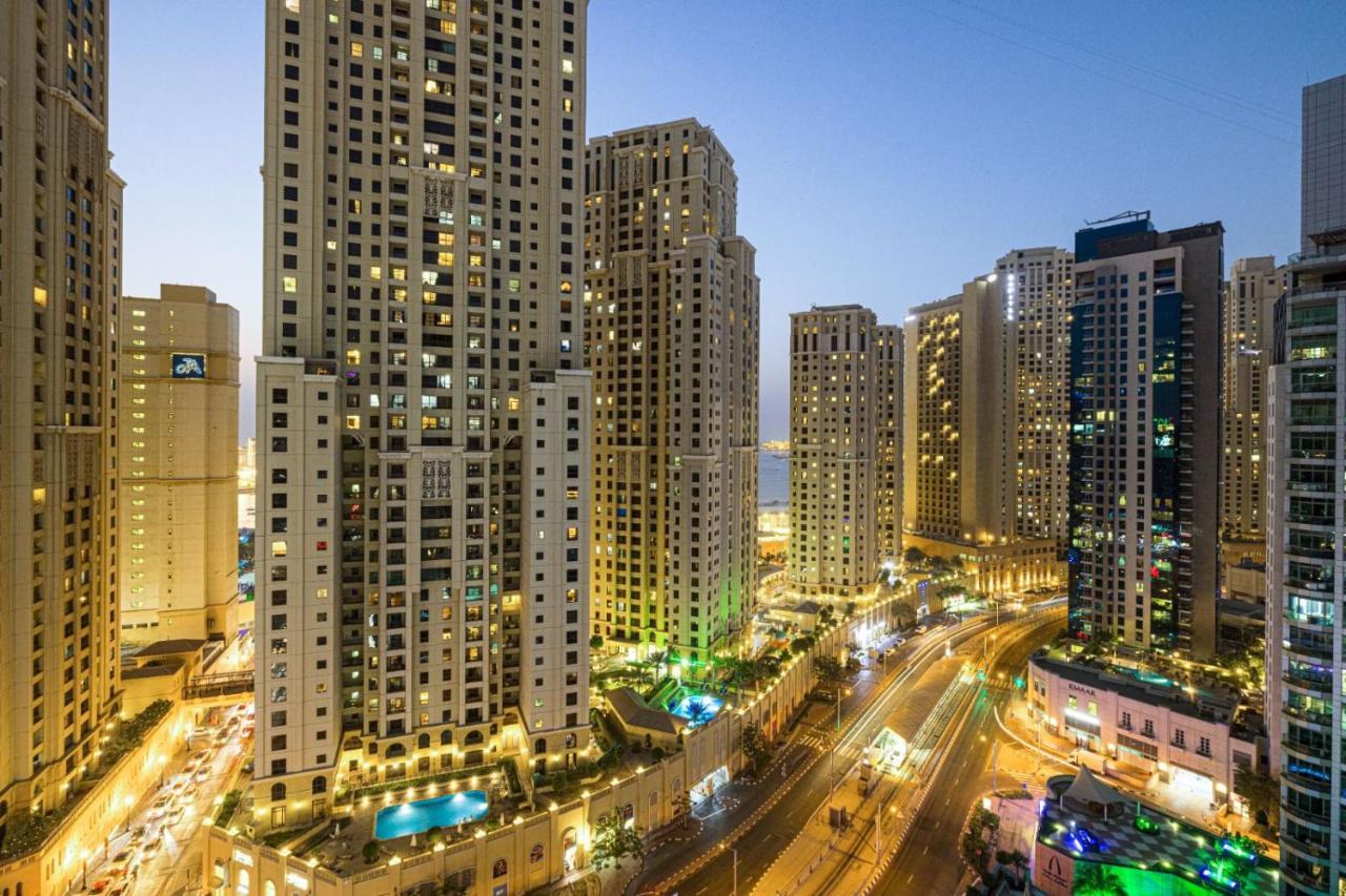 Dubai Marina Royal Premium Serviced Apartments Marina Wharf - KIDS STAY FREE plus free check in 24 hours - Bed and Breakfast Dubai