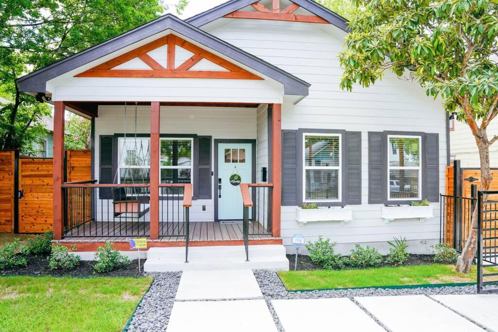 The Retreat at Rigsby-All new 3bdrm/2.5 bath - B&B San Antonio