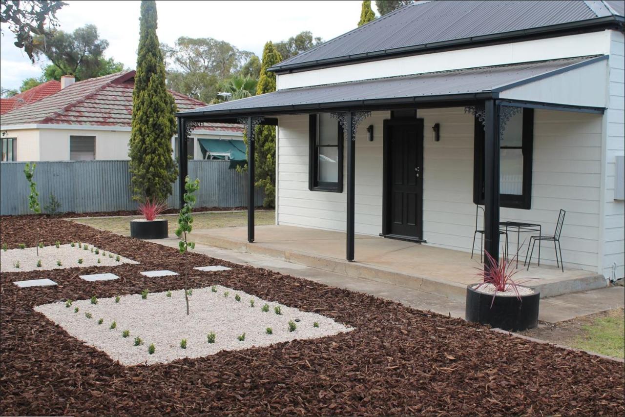 B&B Renmark - The Renmarkable Cottage - Bed and Breakfast Renmark