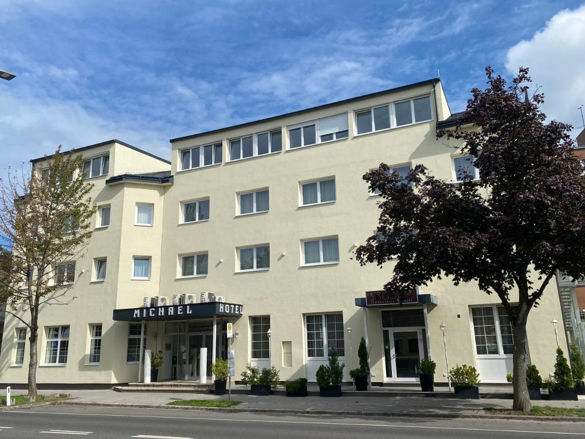 B&B Gerasdorf bei Wien - Hotel Michael - Bed and Breakfast Gerasdorf bei Wien