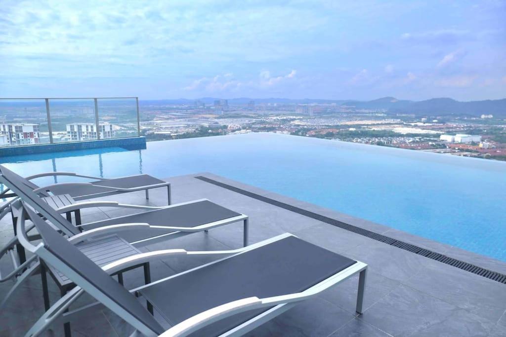 Shah Alam i-City Hill10 Residence above DoubleTree by Hilton - B&B