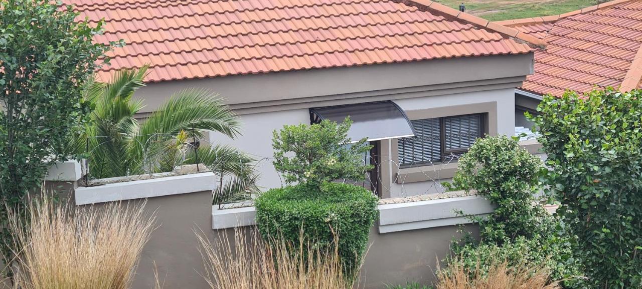 Three Stones Executive Apartments - B&B Maseru