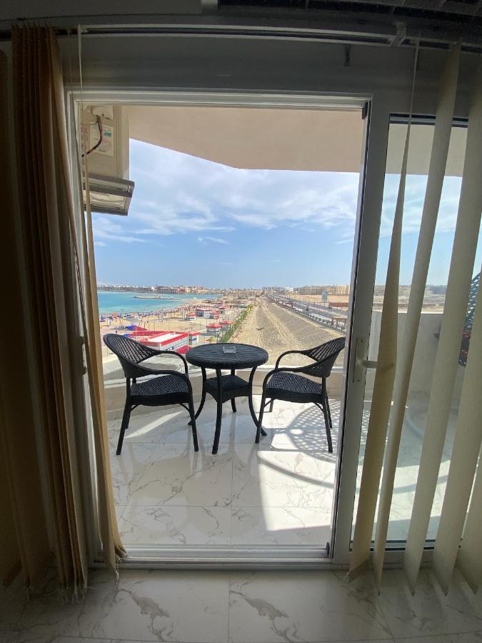 Blue Whale Hurghada Beach Front Apartments City Centre - B&B