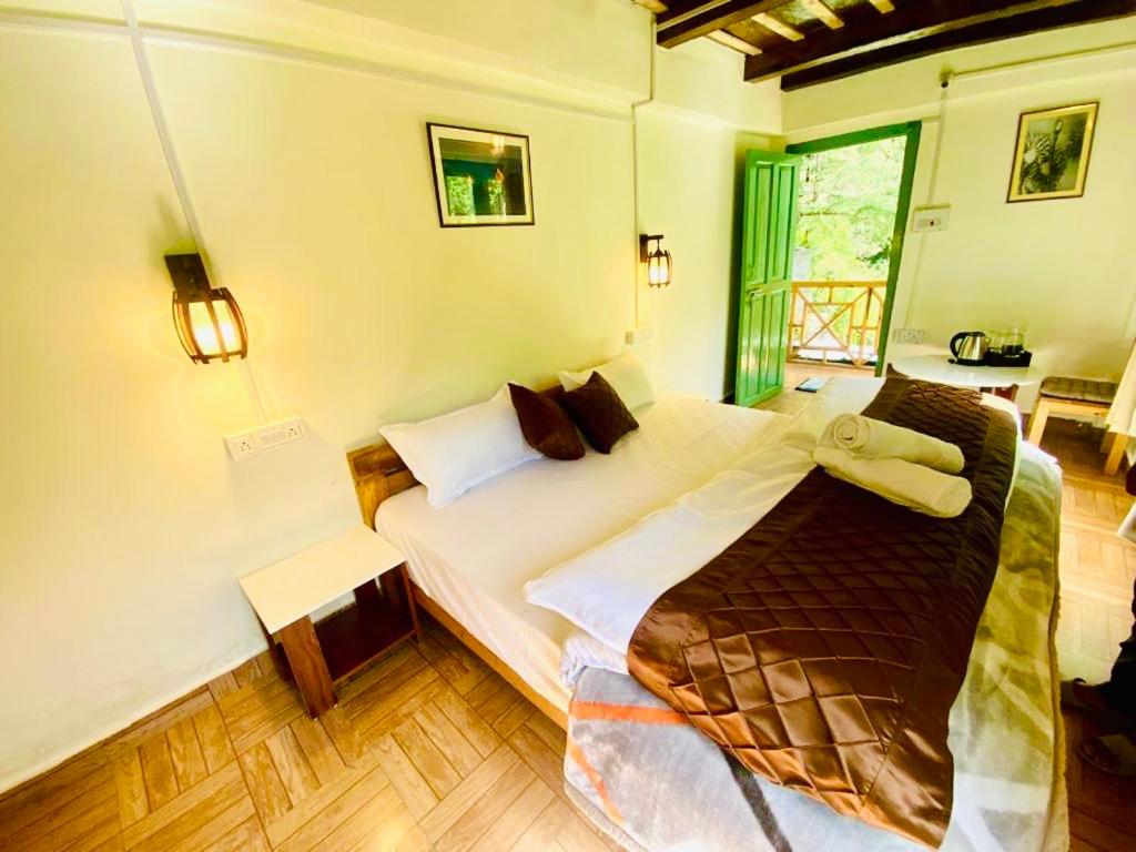 Deluxe Double Room with Balcony