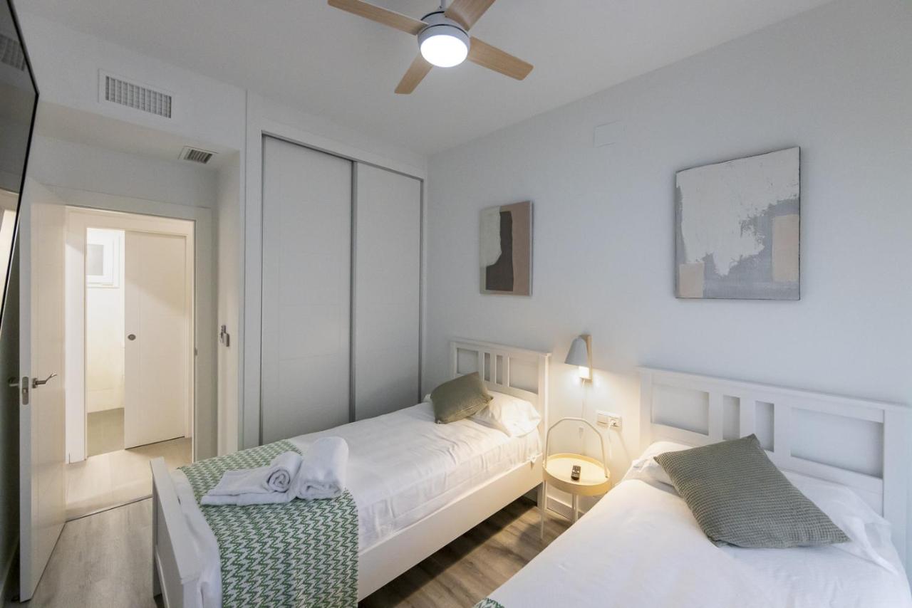 Luxuriöse Ferienwohnung mit Blick auf den Pool und Golfplatz