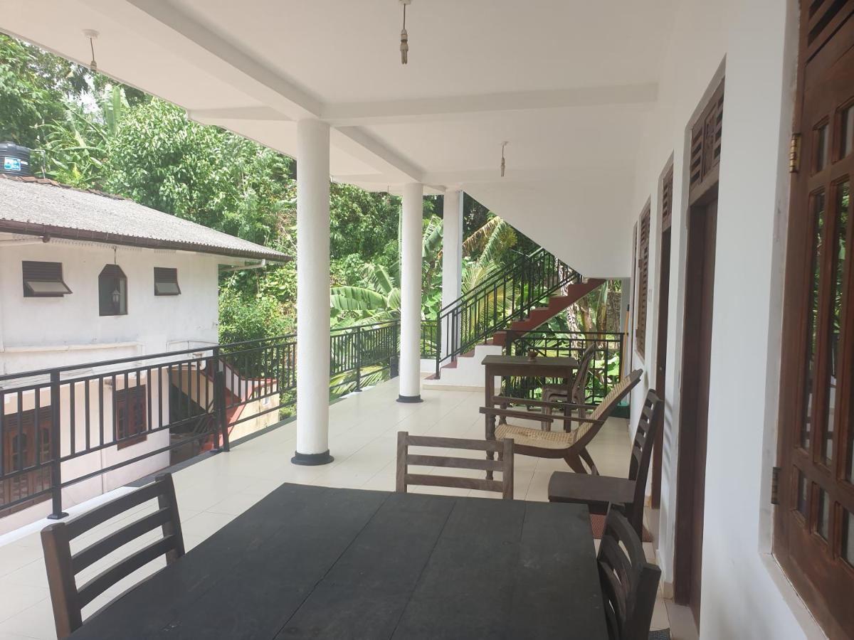 Apartment mit Balkon