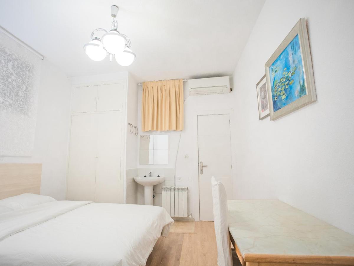 Triple Room with Shared Bathroom