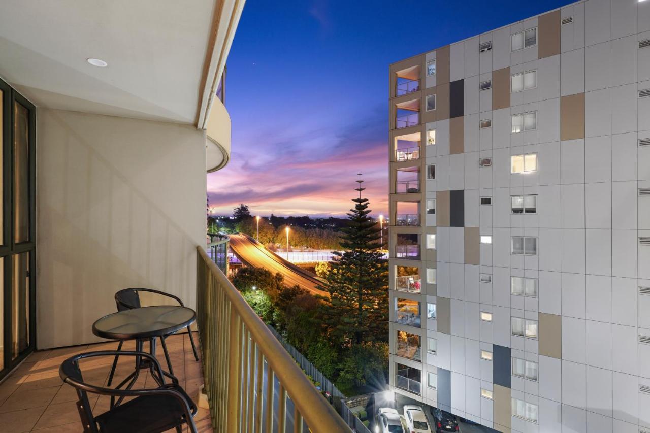B&B Auckland - City Escape Apt in Auckland's CBD with Carpark - Bed and Breakfast Auckland