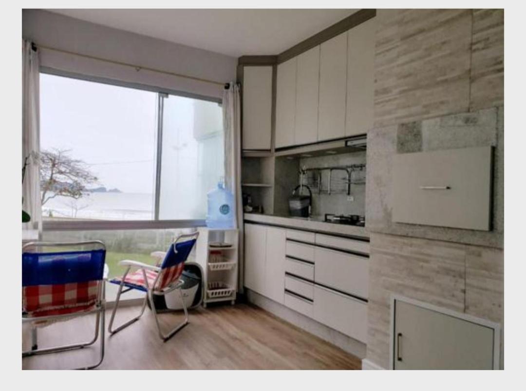 Apartamento Pe na Areia - Meia praia - Itapema Sc - Chambres d’hôtes Itapema