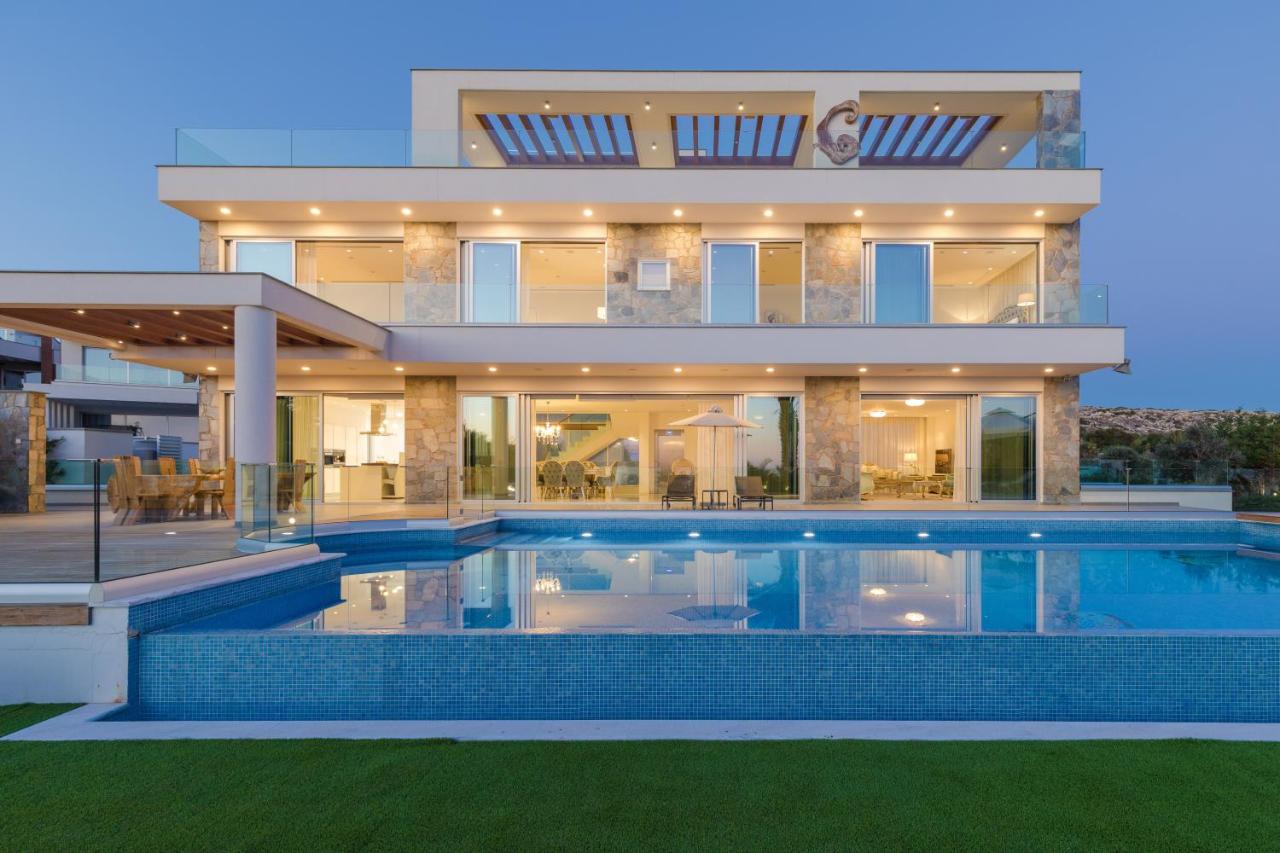 Palace of Mediterranean Beachfront Villa - B&B