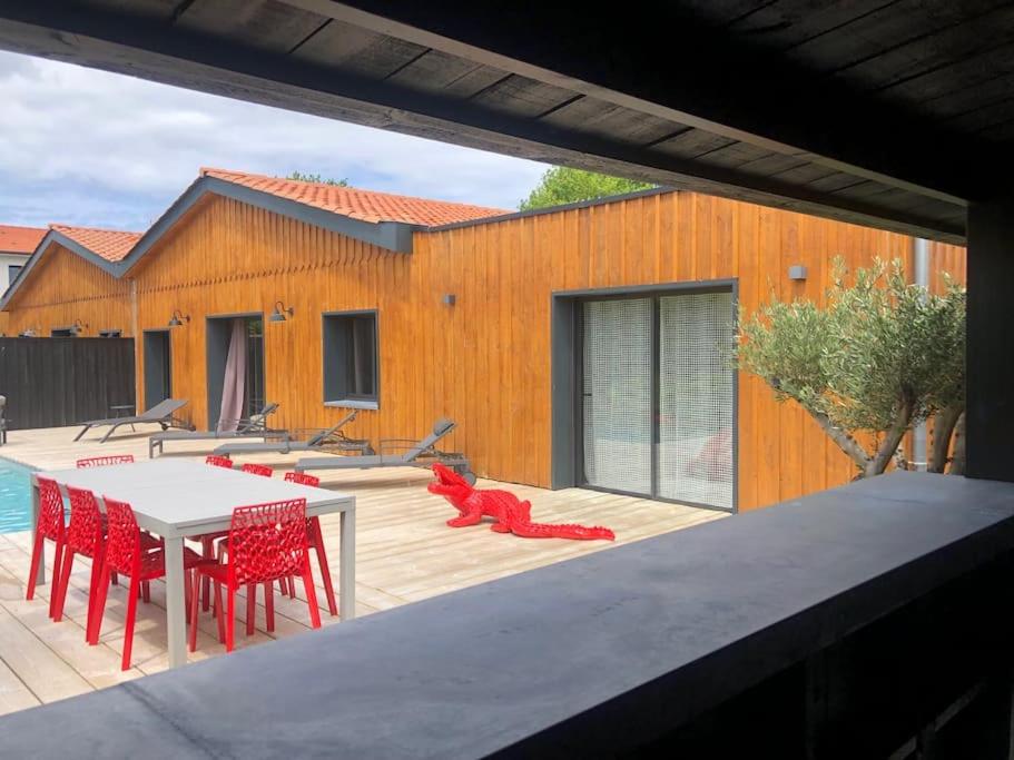 Nanie - Villa centre-ville, piscine, wifi - La Teste de Buch - B&B La Teste-de-Buch