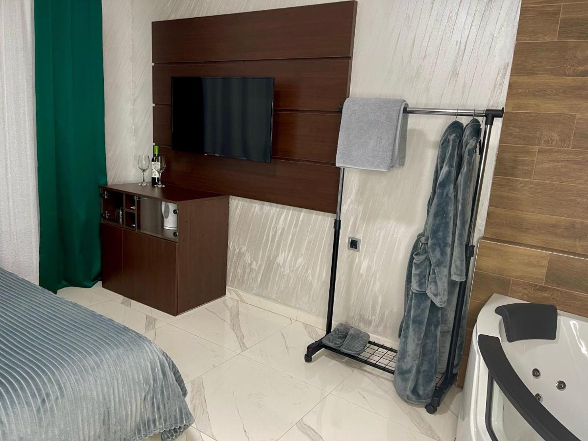 Estudio con bañera de hidromasaje