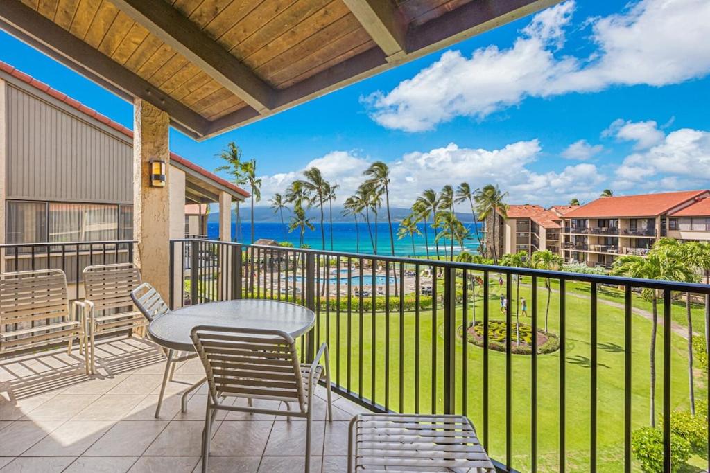 B&B Lahaina - Maui Westside Presents: Papakea J401 Top floor Ocean Views - Bed and Breakfast Lahaina