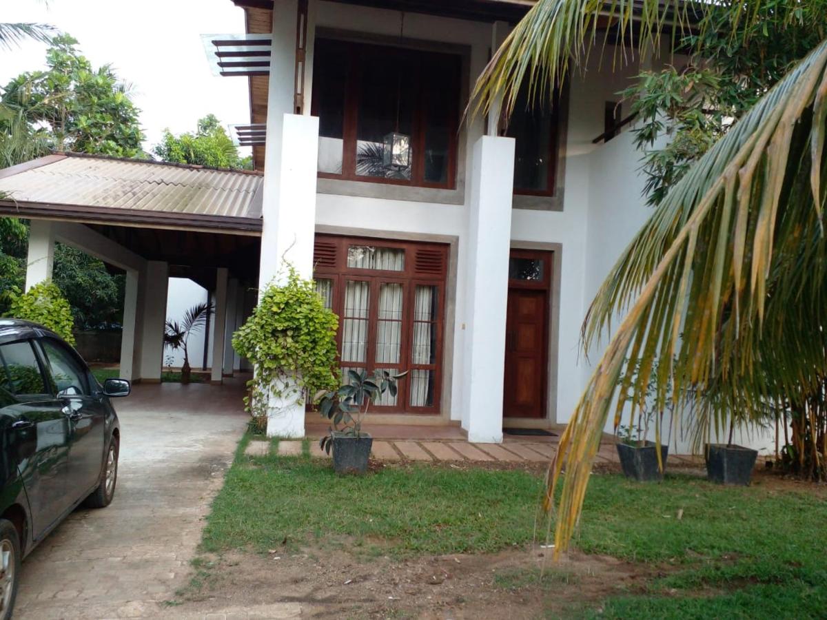 B&B Anuradhapura - Enola Holiday Resort - Bed and Breakfast Anuradhapura