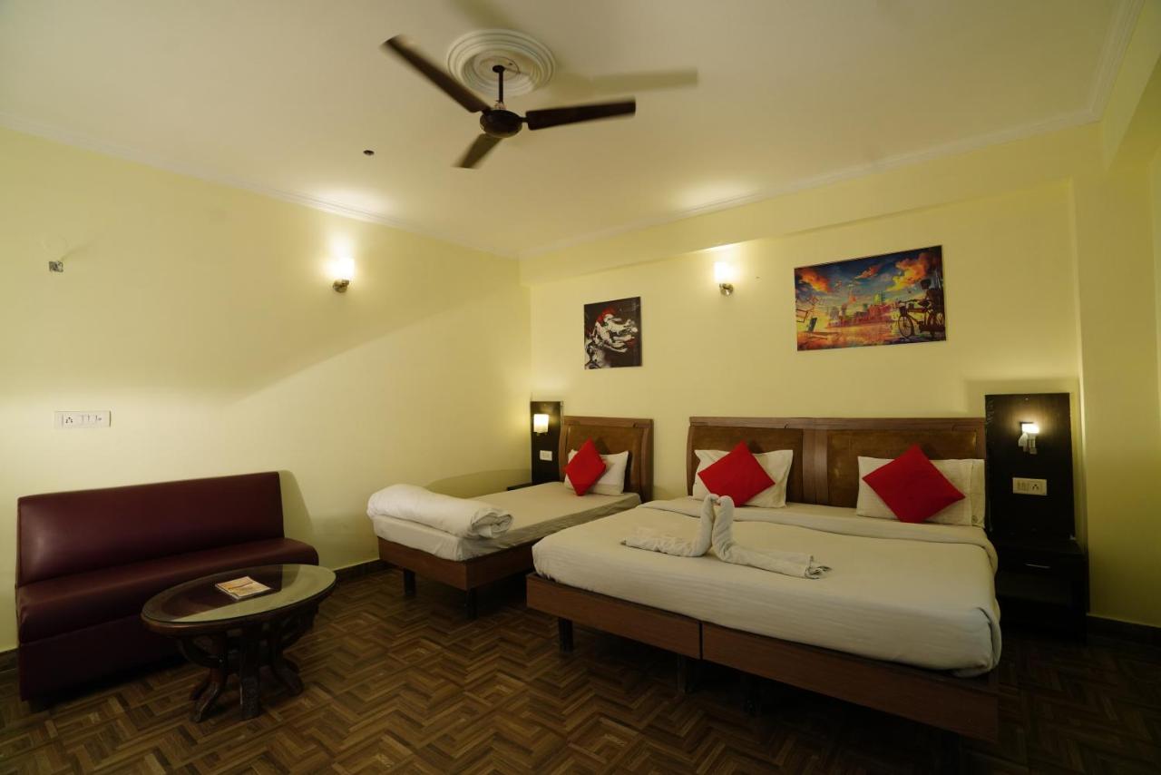 B&B Dehradun - Hotel Gaurab Near Paltan Bazaar - Bed and Breakfast Dehradun