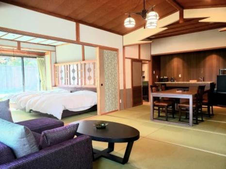 Superior Japanese-Style Room with Private Bath "Kikuju"