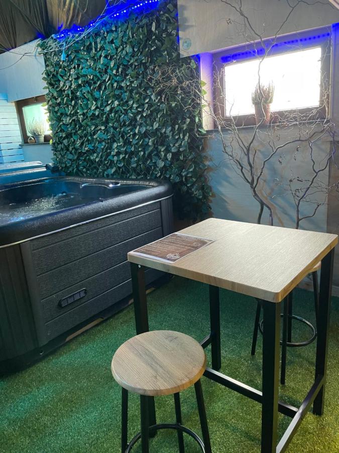 Casawellness nuit insolite avec jacuzzi - B&B Floreffe