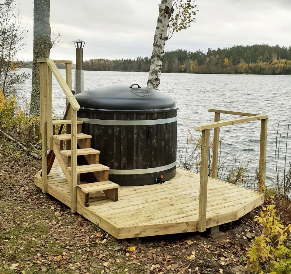 Lovely house in Tranas with a wonderful location by the lake Loren - Ferienwohnung Tranås